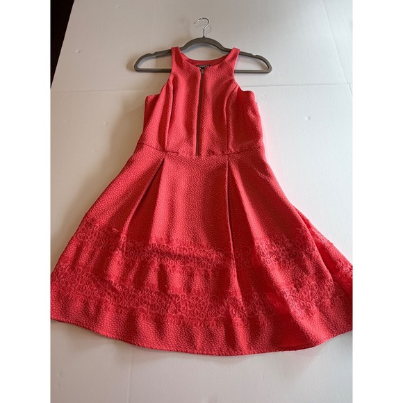 Express Coral Pink Lace Trim Halter Fit and Flare Dress Front Zip Size 6 - Picture 3 of 6
